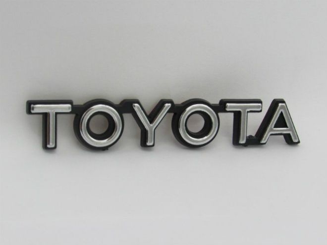 SIZE 11x1.5cm BLACK CHROME TOYOTA LETTER EMBLEM